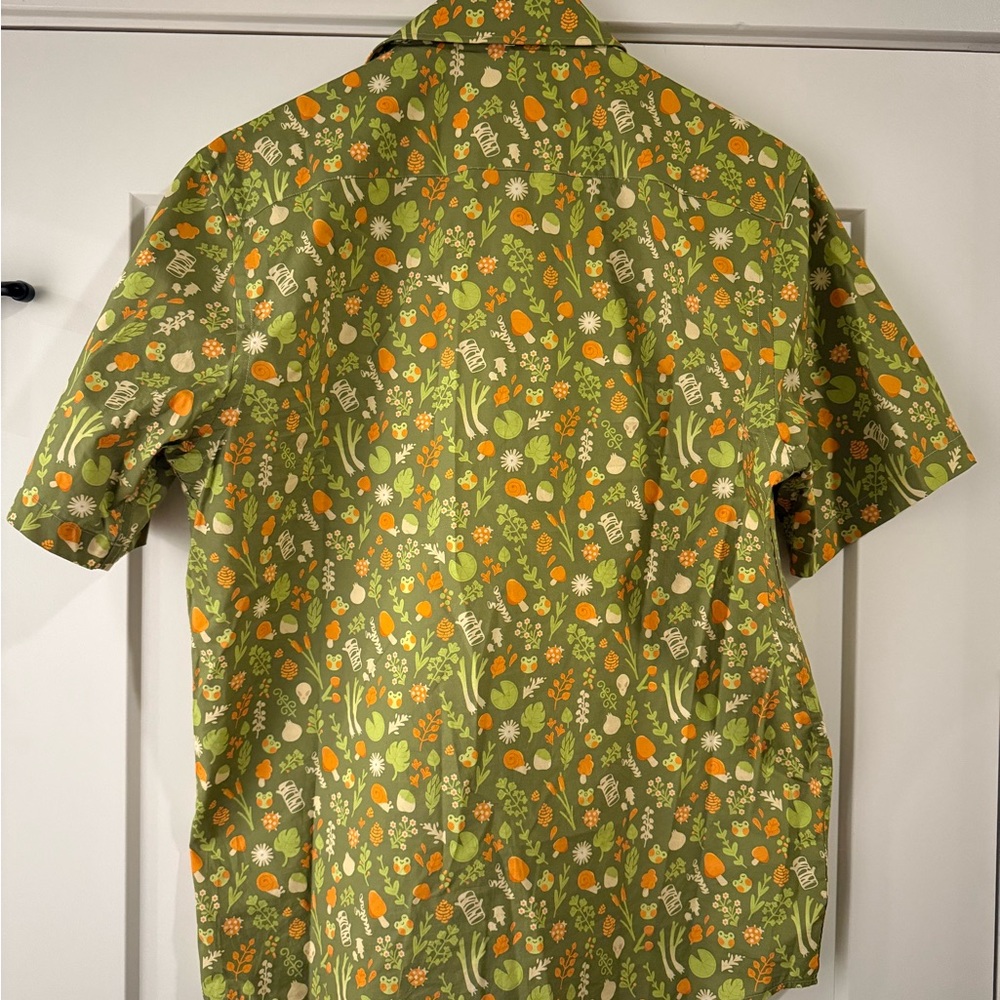 Carmico Printed Frog Button Up Shirt - Picture 5 of 5